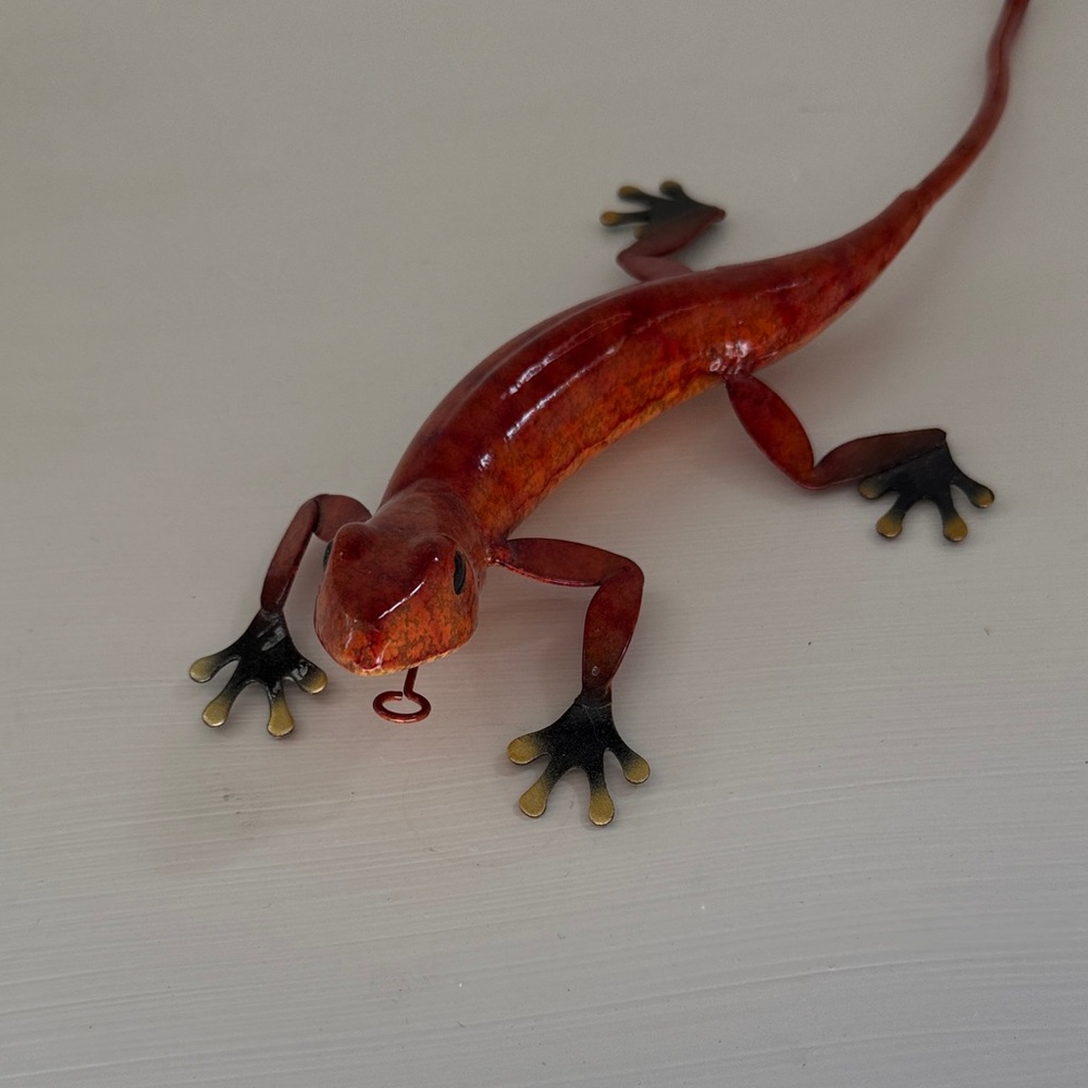 Orange Metal Lizard Decor for Reptile Enthusiasts